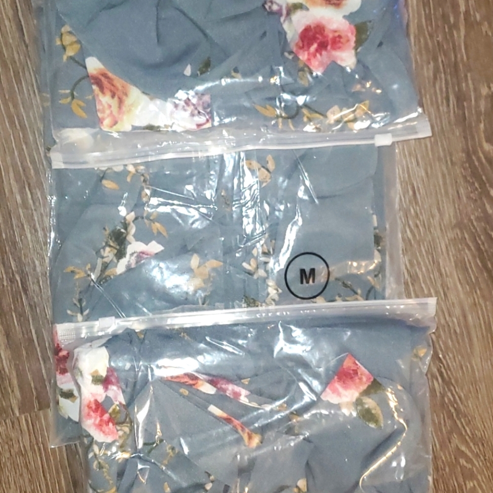 Gray Floral Wrap Maxi Dress With Slit 🌺 - Picture 3 of 3